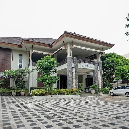 Oyo 282 Putri Utari Residence Malang Extérieur photo