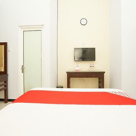 Oyo 282 Putri Utari Residence Malang Extérieur photo