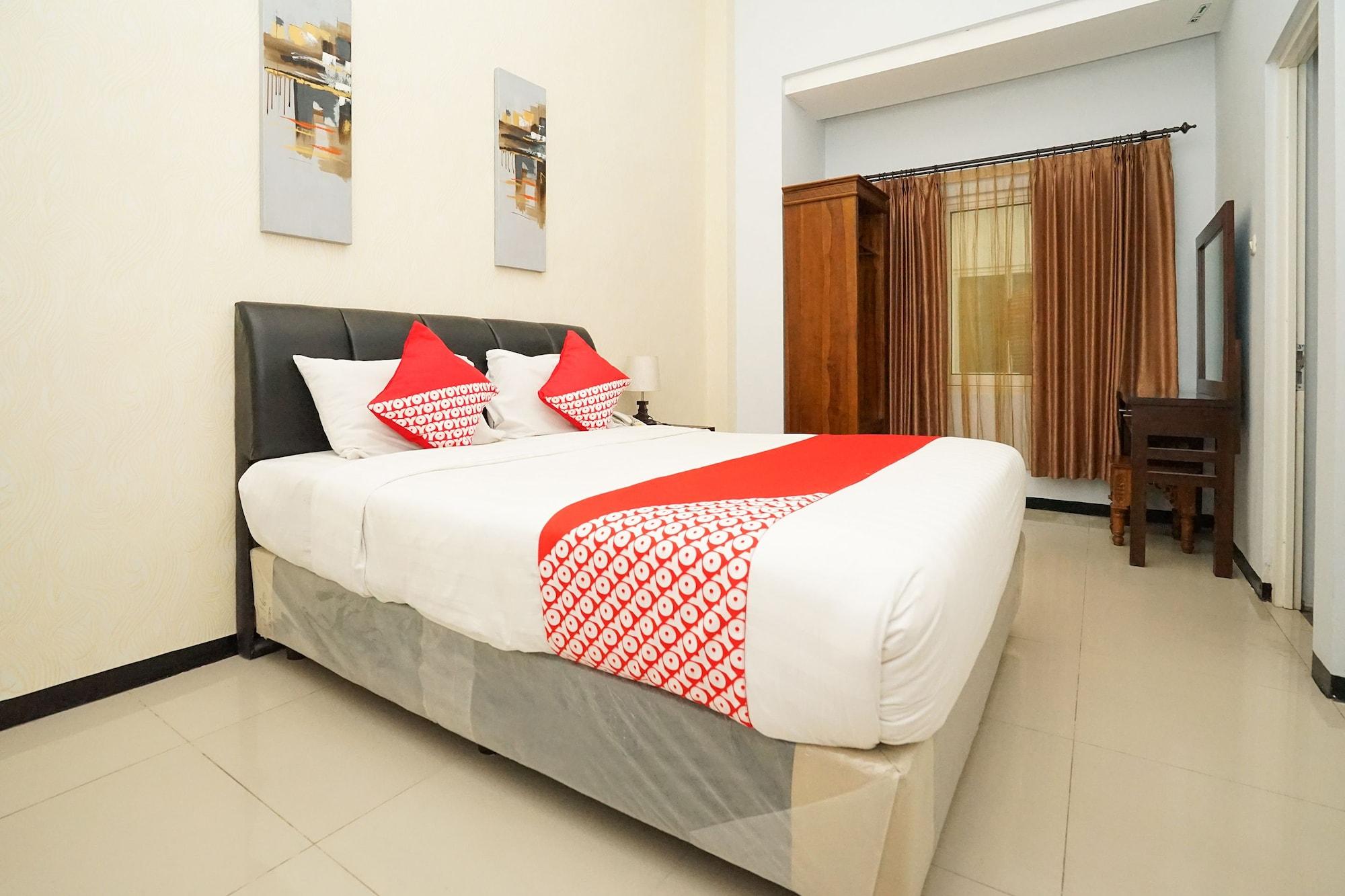 Oyo 282 Putri Utari Residence Malang Extérieur photo