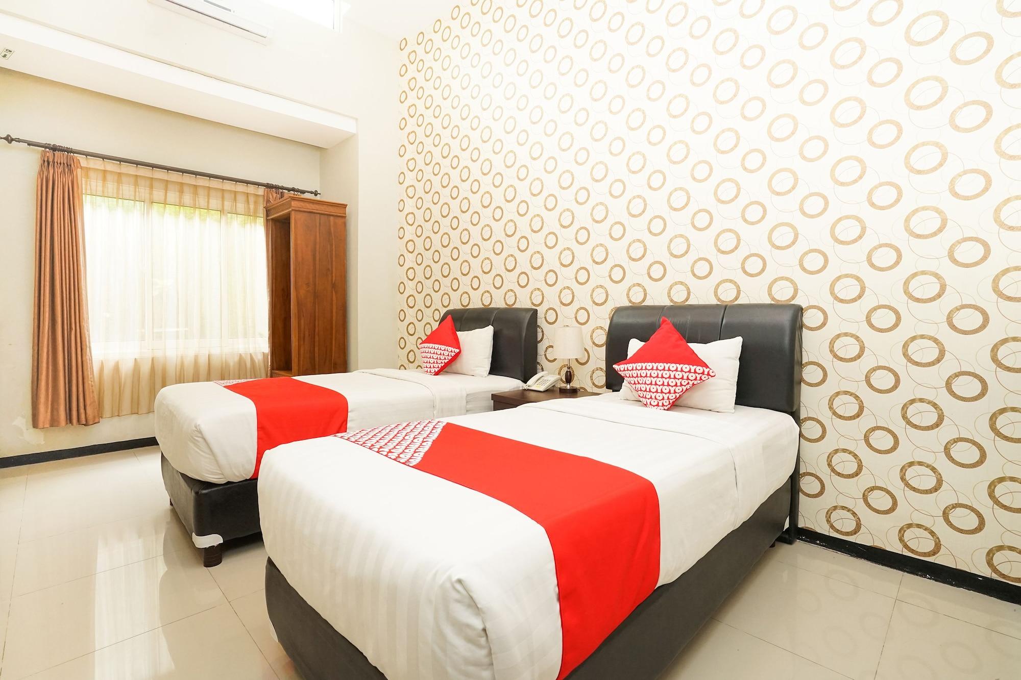 Oyo 282 Putri Utari Residence Malang Extérieur photo