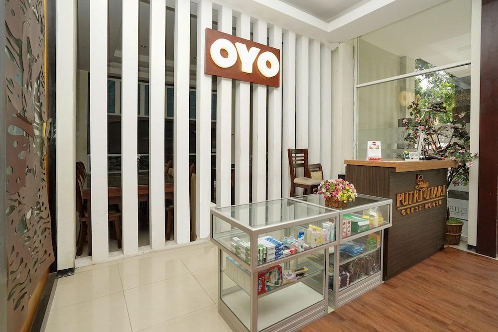 Oyo 282 Putri Utari Residence Malang Extérieur photo
