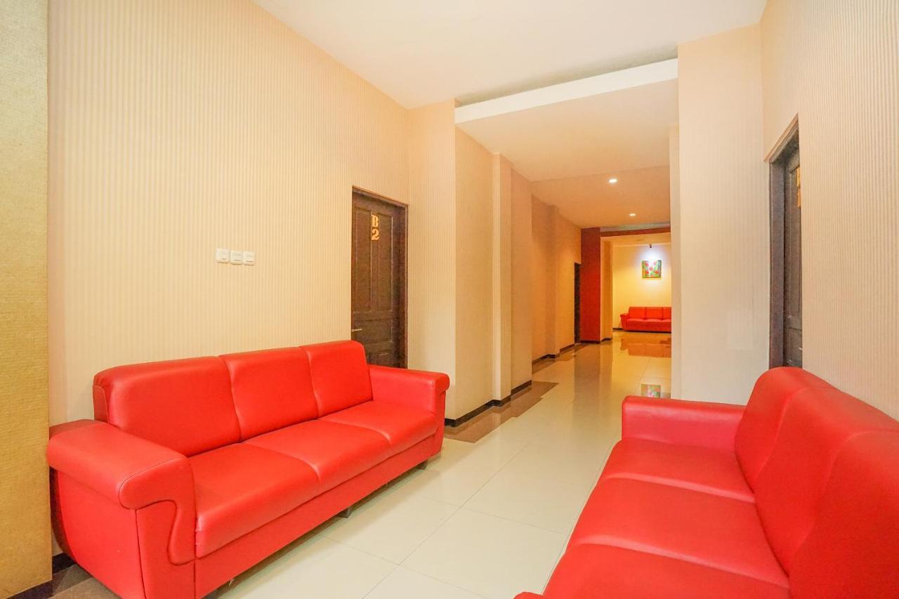 Oyo 282 Putri Utari Residence Malang Extérieur photo