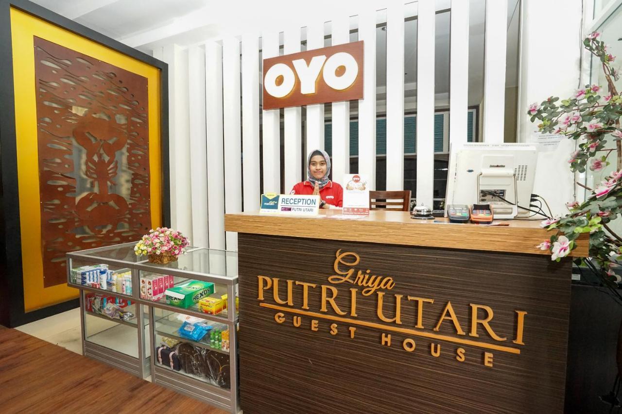 Oyo 282 Putri Utari Residence Malang Extérieur photo