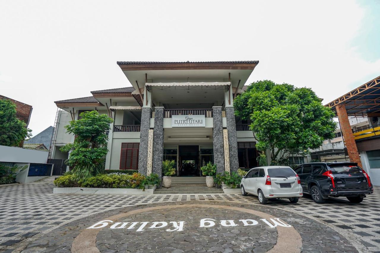 Oyo 282 Putri Utari Residence Malang Extérieur photo