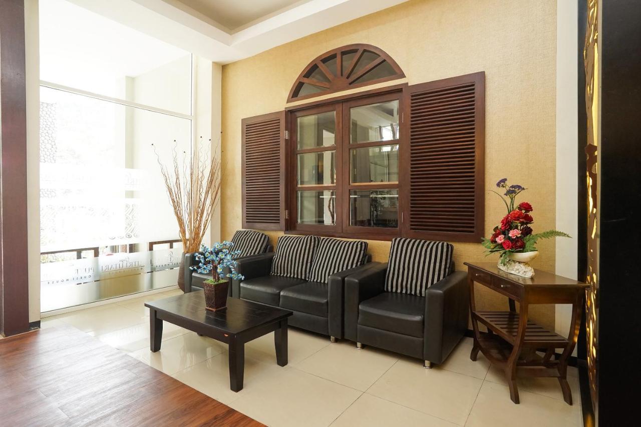 Oyo 282 Putri Utari Residence Malang Extérieur photo
