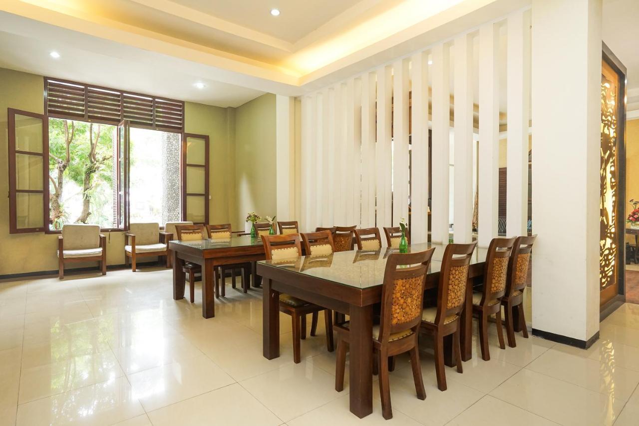 Oyo 282 Putri Utari Residence Malang Extérieur photo