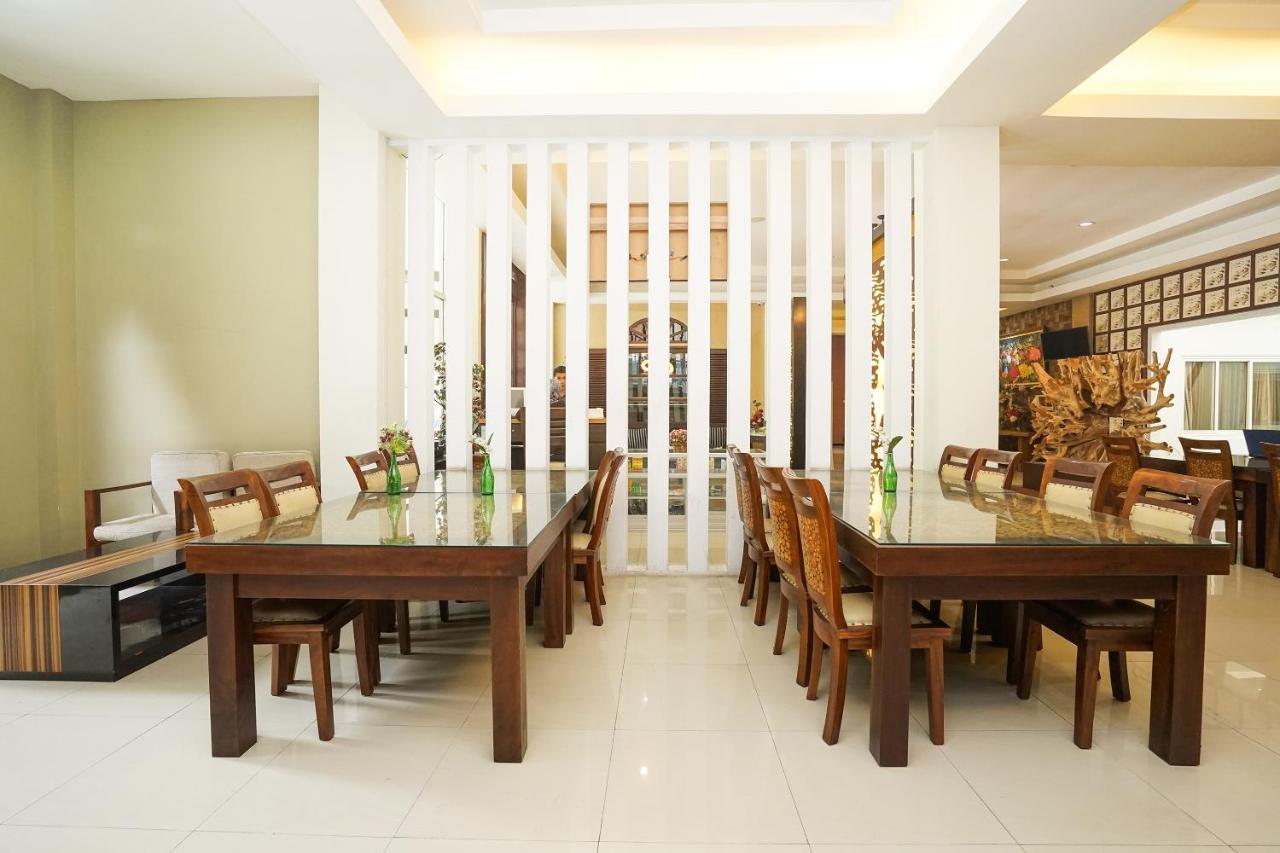 Oyo 282 Putri Utari Residence Malang Extérieur photo