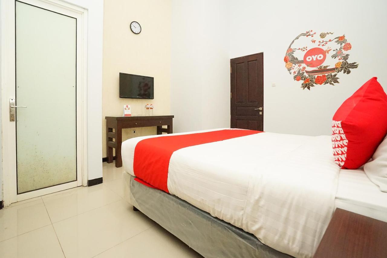 Oyo 282 Putri Utari Residence Malang Extérieur photo
