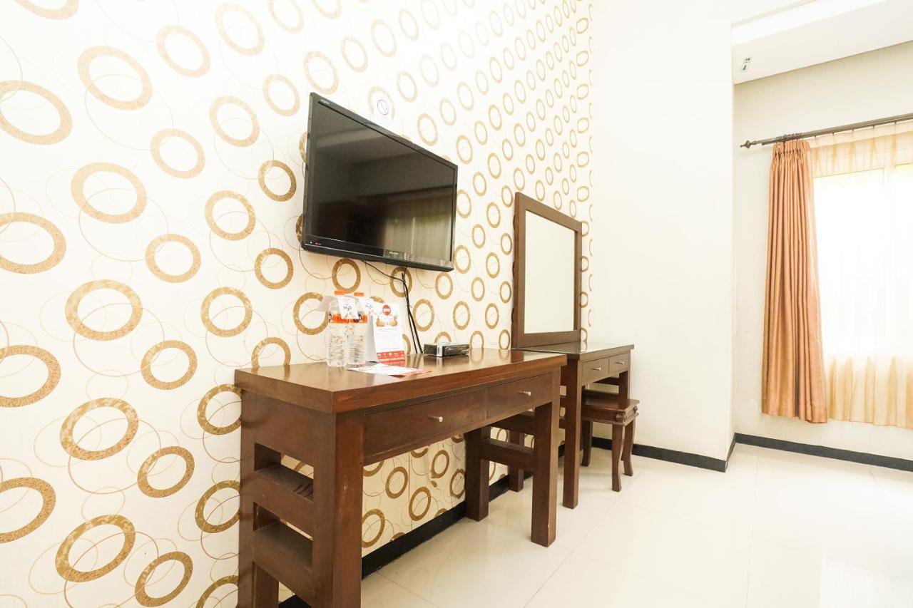 Oyo 282 Putri Utari Residence Malang Extérieur photo