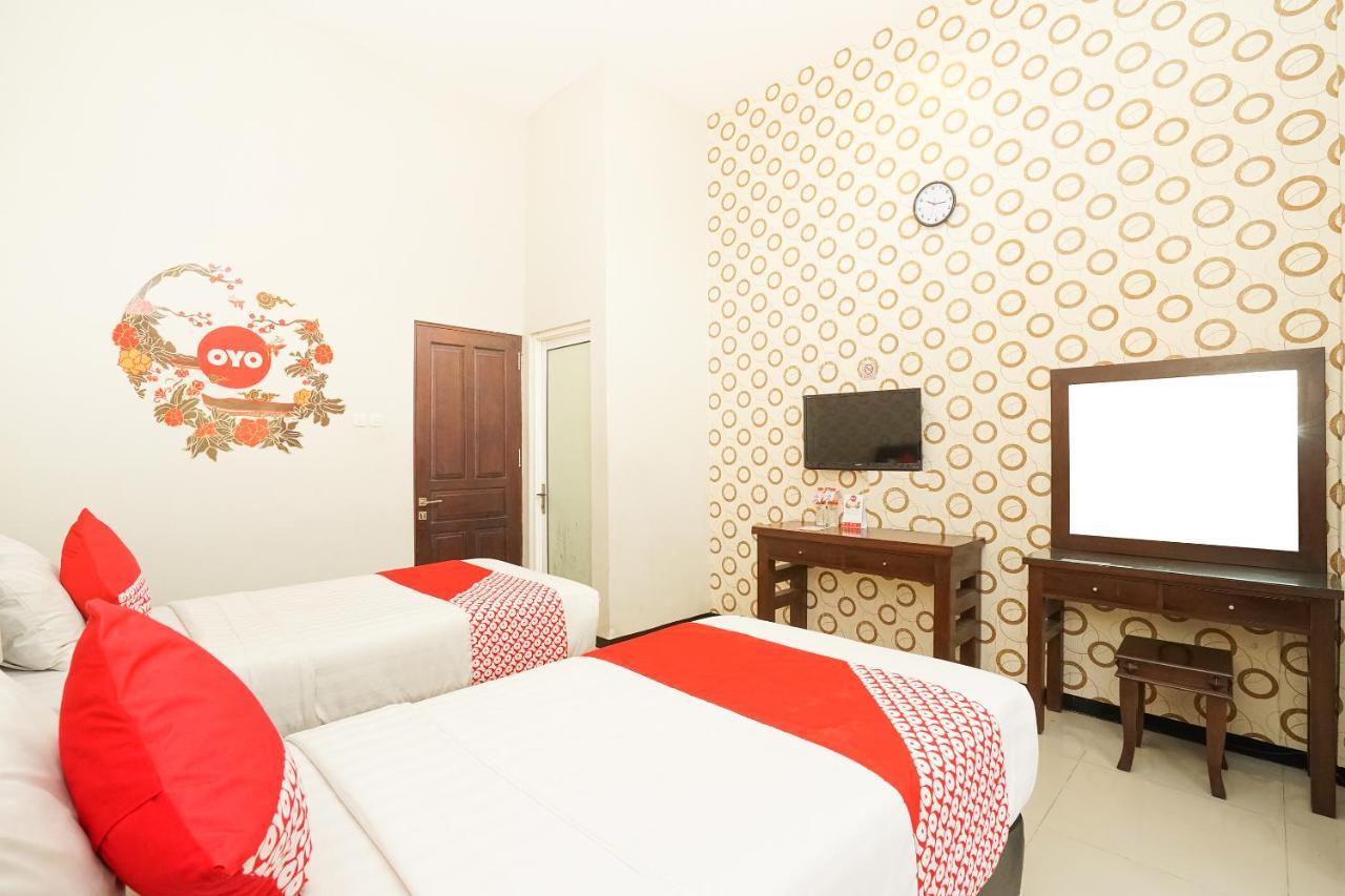 Oyo 282 Putri Utari Residence Malang Extérieur photo