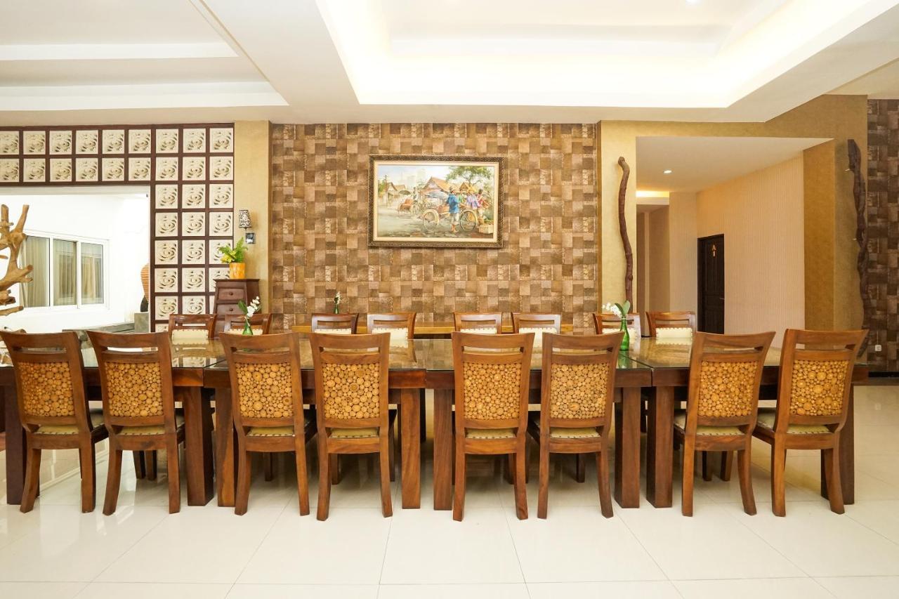 Oyo 282 Putri Utari Residence Malang Extérieur photo