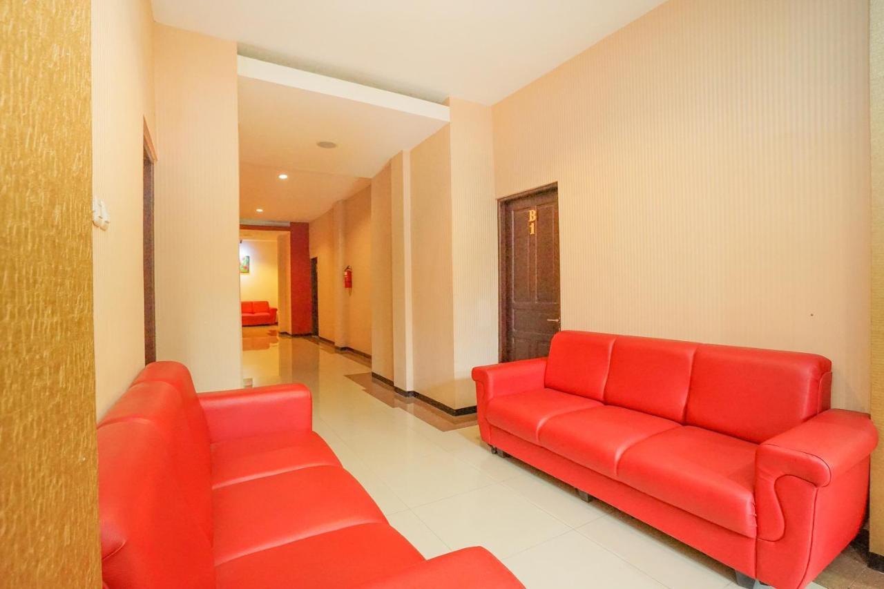 Oyo 282 Putri Utari Residence Malang Extérieur photo