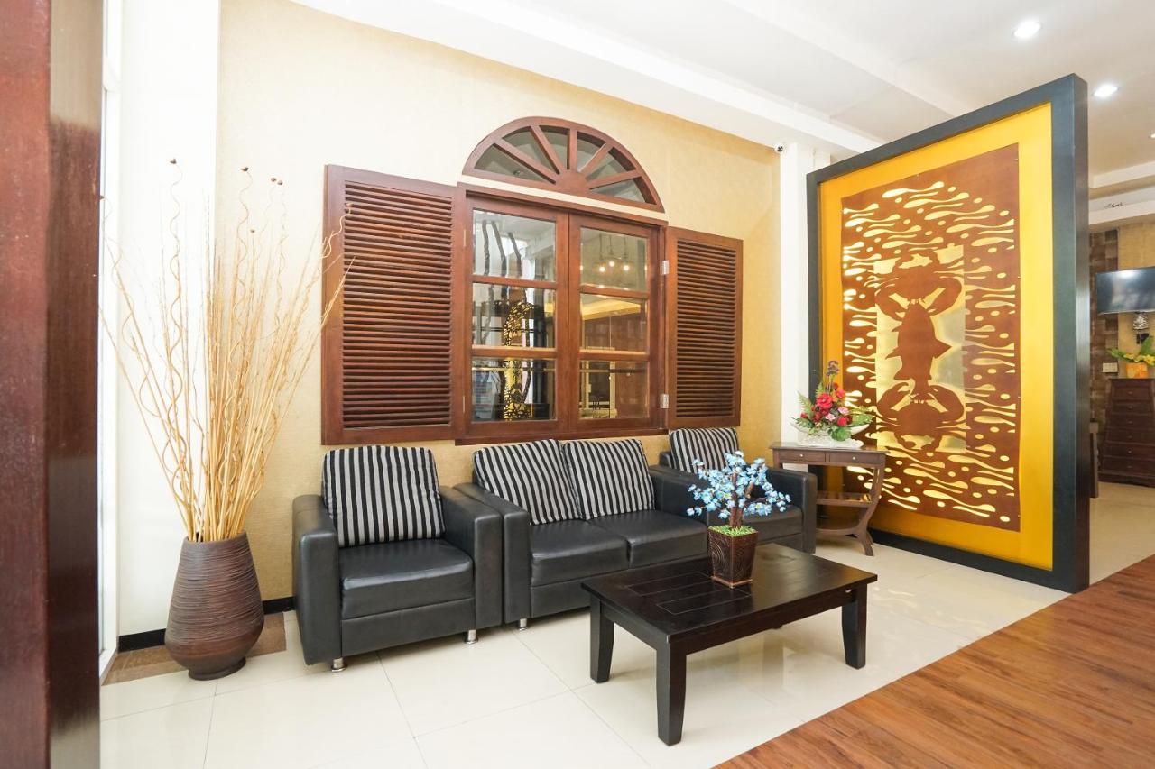 Oyo 282 Putri Utari Residence Malang Extérieur photo