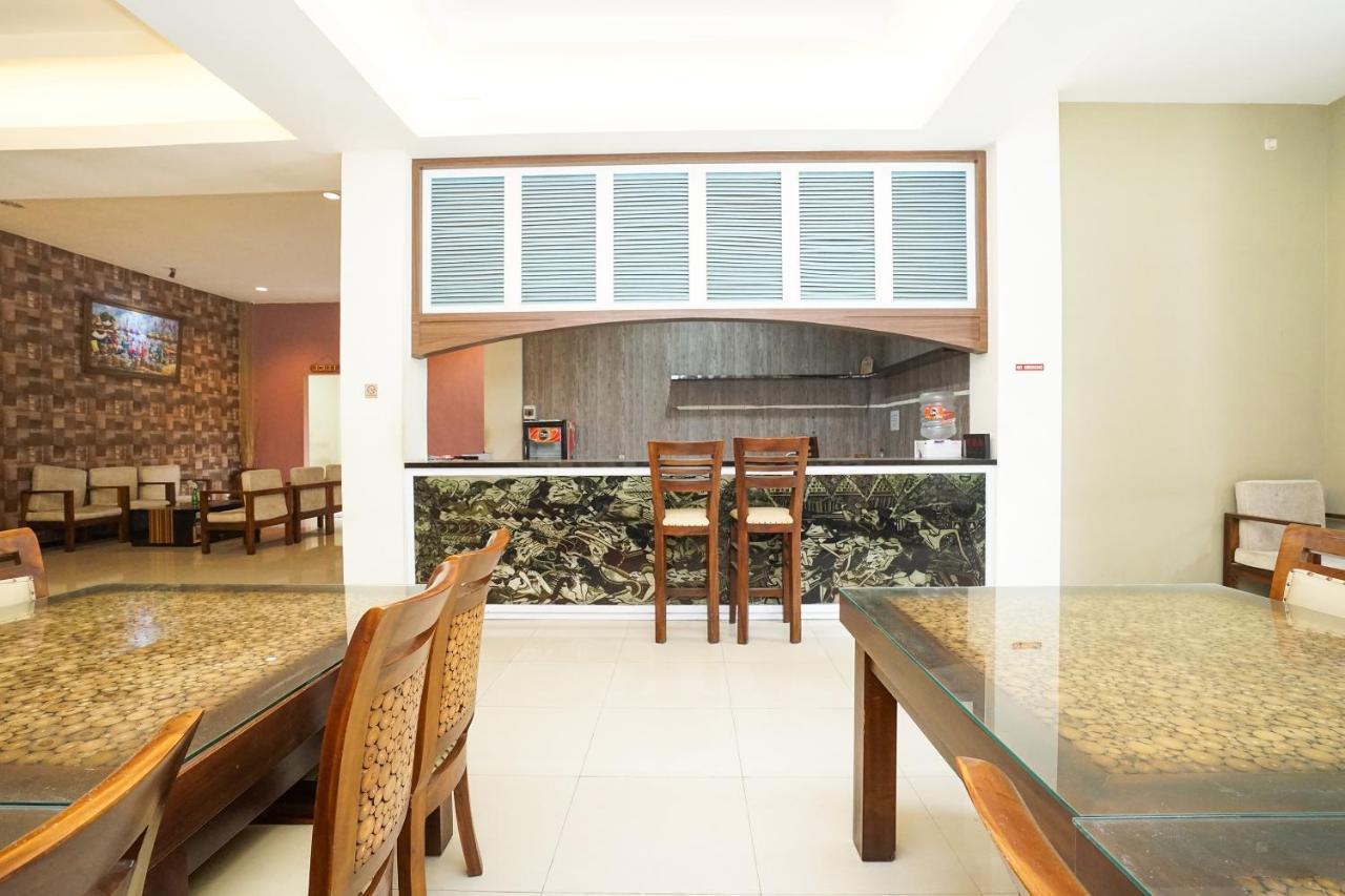 Oyo 282 Putri Utari Residence Malang Extérieur photo