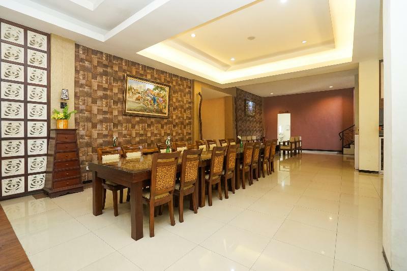 Oyo 282 Putri Utari Residence Malang Extérieur photo